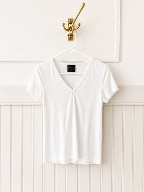 Olivia Rae White Ribbed V-Neck Short Sleeve Tee